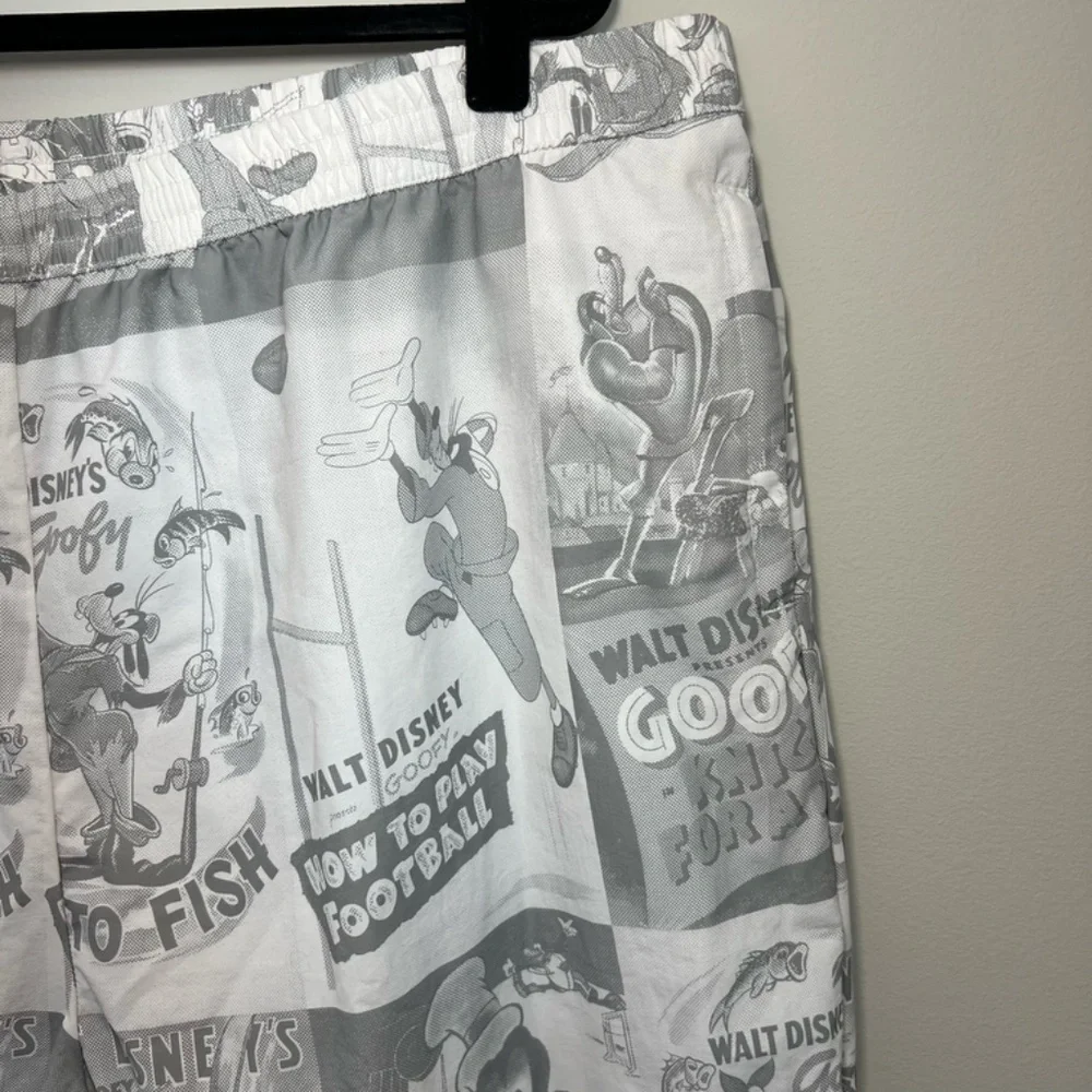 Disney Mickey Mouse Track Pants Gray White 2022 Exclusive Goofy Lined Pocket XXL